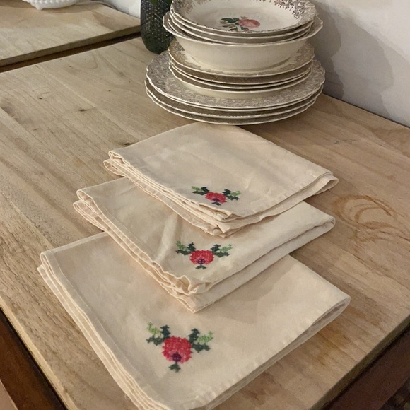 Vintage Set of 6 Embroidered Linen Napkins - Picture 5 of 14